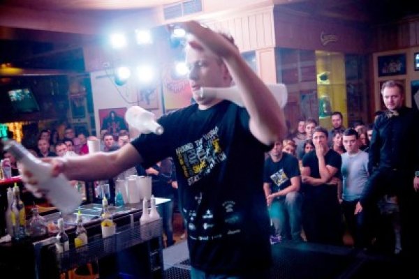 Spectacol live cu barmanii Constanţei, în City Park